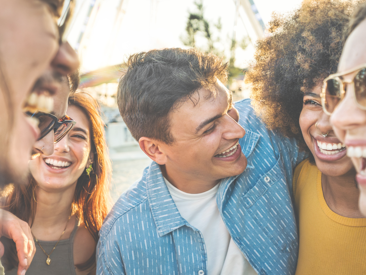 一緒にいておもしろい人の特徴｜よく笑う人と一緒にいると楽しい理由
